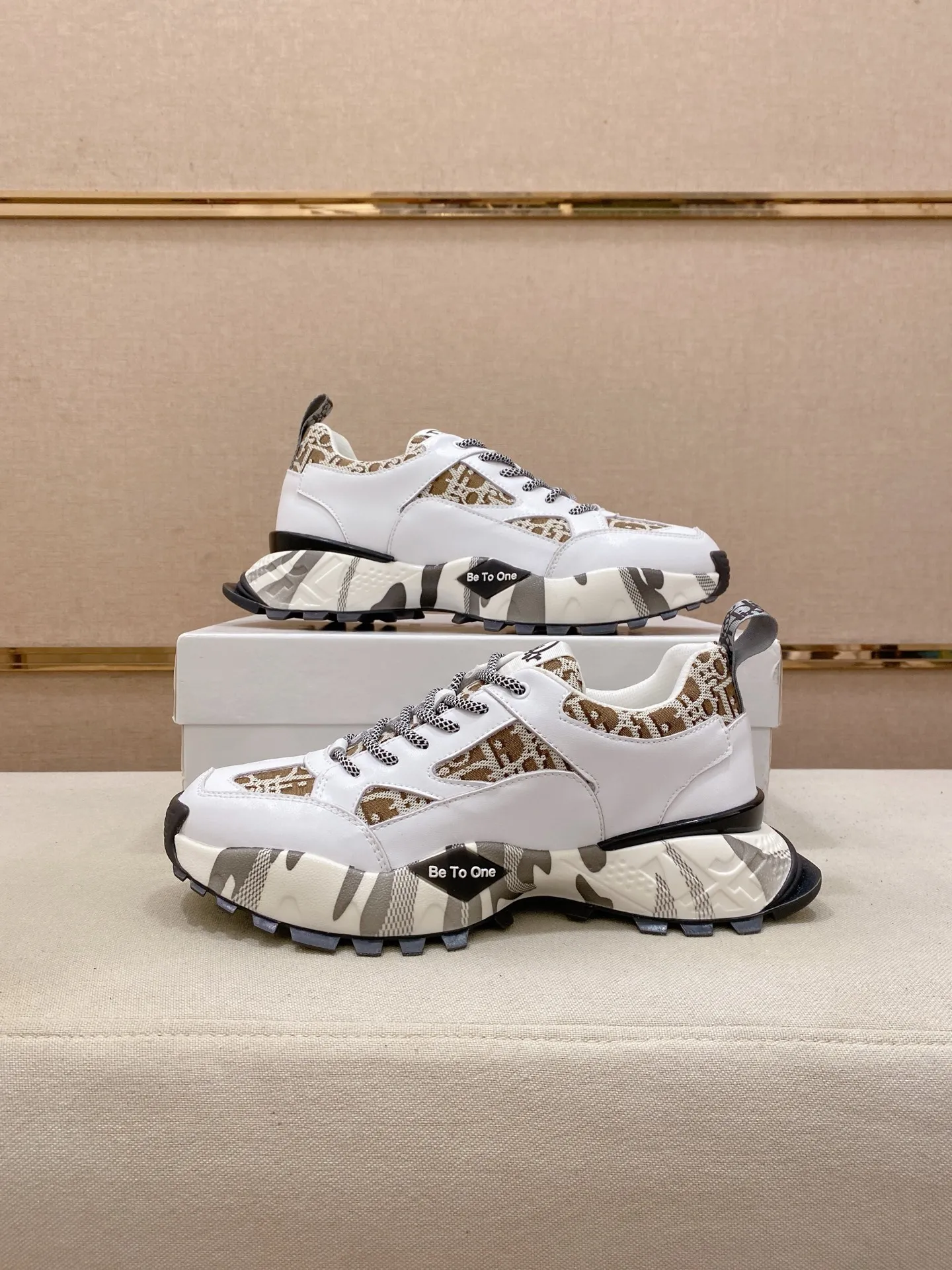 Men's shoes💰 462💰🇮🇹🇮🇹Dior d The new model is on sale at the same time at the counter. The upper 🇮🇹 is imported Italian first-layer cowhide, and the lining is fully imported sheepskin 💪💪. It is a complete 1⃣️ to 1⃣️ replica 🇮🇹💪💪, ⚠ Sole: The original sole is specially provided by the original factory. The exclusive movable molded sole is super comfortable. ⚠Original factory single goods, 🔍🔍high quality, you can enter and leave the counter at will, welcome to compare⚠. Code number:38-44